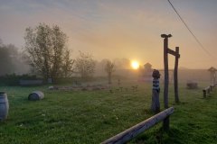 spielplatz-in-der-untergehenden-sonne